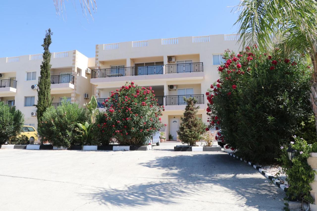 Sunset Apartment With Pool & 10 Mins To Venus Beach Paphos Exterior foto